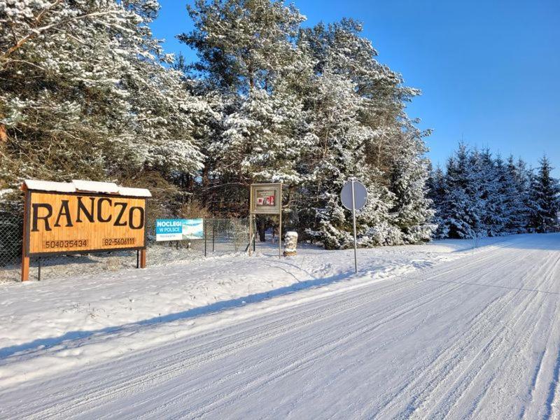 Osrodek Wypoczynkowy Ranczo Hotel Okuninka Buitenkant foto